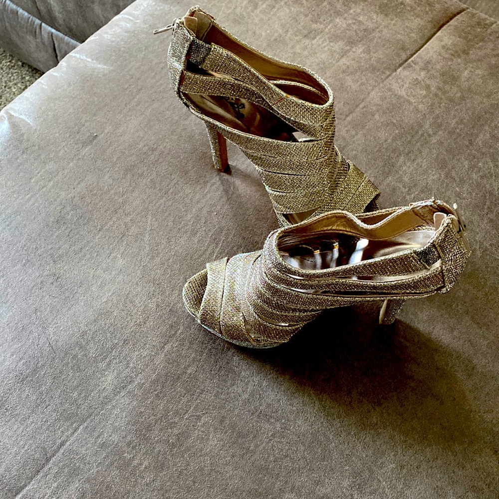 Gold sparkly heels. Quips